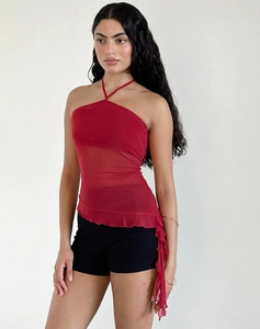 Détail du haut dos nu en mesh rouge avec bords à volants et texture floquée vintage