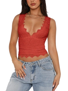 Top rosso in pizzo da donna con scollo a V e finiture in pizzo a ciglia elegante