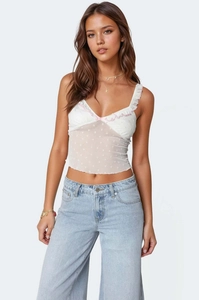 Vue détaillée du crop top blanc avec maille dentelle coeur et détail de nœud rose