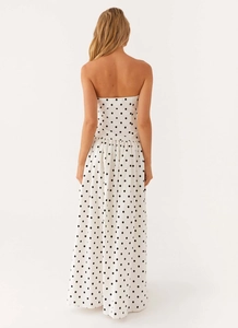 Detail of white strapless maxi dress with black polka dots and pleated high waist back
