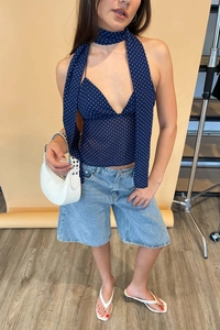 Rückenfreies Neckholder-Top mit Polka-Dots und passendem Halstuch in Dunkelblau