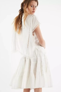 Close-up of white bohemian tiered cake skirt with delicate lace splicing details