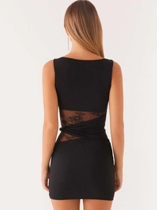 Robe courte noire sans manches pour femme avec dentelle sexy et coupe moulante élégante