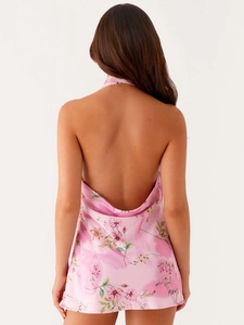 Robe mini licou dos nu sexy avec imprimé fleuri rose et finition satinée brillante
