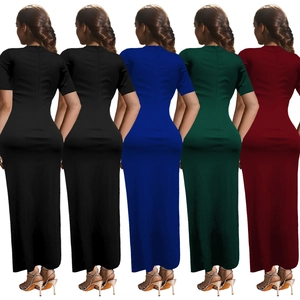 Robe longue moulante en noir, bleu, vert et bordeaux avec fermeture éclair au dos