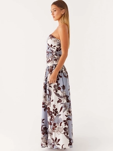 Robe longue bustier à imprimé floral bleu et marron avec taille cintrée élégante