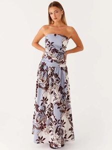 Robe longue bustier à imprimé fleuri bleu clair pour les vacances d'été et la plage