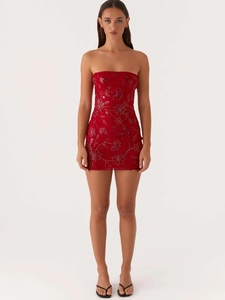 Elegant red tube bodycon dress with floral embroidery and sequins for a slim silhouette