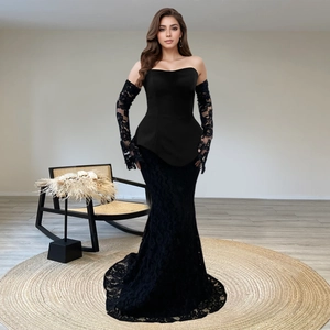 Ensemble robe de soirée sirène en dentelle noire avec gants longs et bustier élégant
