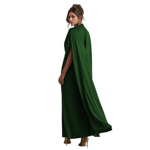 Details zum eleganten dunkelgrünen Maxikleid aus Seidenstoff mit Cape-Rücken