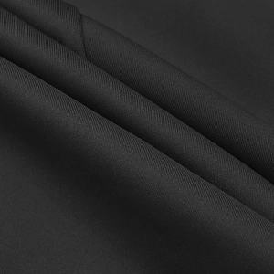 Détail macro du tissu en polyester noir de qualité avec texture fine et aspect soyeux