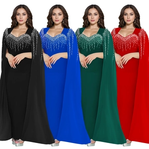 Robe de soirée élégante avec cape et décolleté pailleté en quatre couleurs