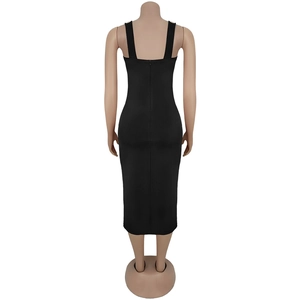 Vue arrière d'une robe mi-longue bandage noire moulante avec fermeture éclair invisible
