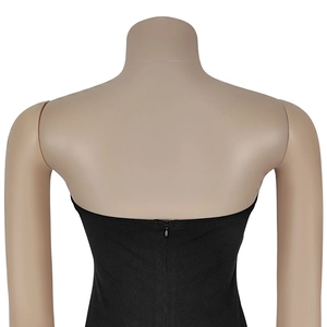 Detail of the back invisible zipper closure on the black strapless bodycon dress