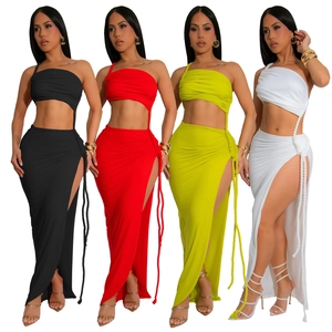 Ensemble deux pièces pour femme avec crop top et jupe longue fendue décliné en quatre couleurs