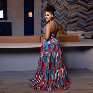 Ärmelloses rückenfreies Maxikleid mit buntem Graffiti-Print und gestuftem Rockteil