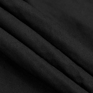 Makroaufnahme von schwarzem Netzgewebe mit Köperstruktur und weichem Faltenwurf