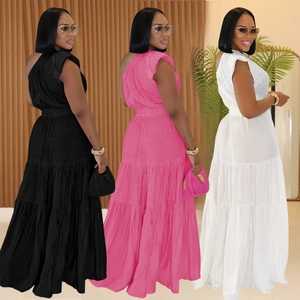 Robe longue à volants multicouches sans manches avec taille élastique en noir, rose et blanc