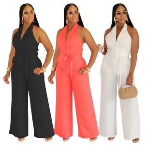 Combinaison femme dos nu col en V avec ceinture à nœud en noir, corail et blanc