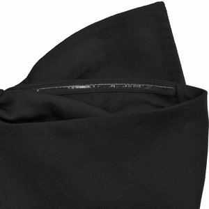 Detail shot of black knitted fabric featuring an inner silicone anti-slip strip for grip