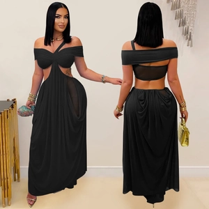 Sexy schwarzes Neckholder-Maxikleid mit transparenten Netzeinsätzen und Cut-outs