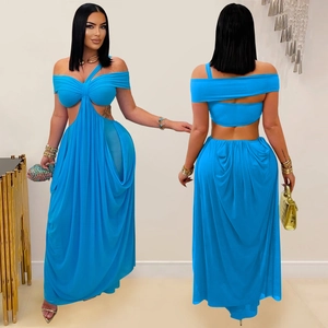 Sexy hellblaues Maxi-Kleid mit Cut-Outs, Halterneck und Raffung, Vorder- und Rückansicht