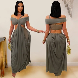 Detailansicht des dunkelgrauen Bodycon-Kleides mit Taillenausschnitten und Rückenausschnitt