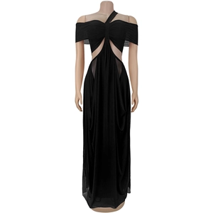 Detailansicht eines schwarzen Abendkleids mit Cut-Outs und überkreuztem Neckholder