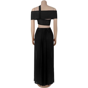 Rückansicht eines schwarzen zweiteiligen Mesh-Sets mit Crop-Top und Maxirock-Detail