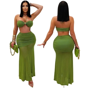 Détails de l'ensemble vert deux pièces en tulle avec jupe froncée et haut dos nu