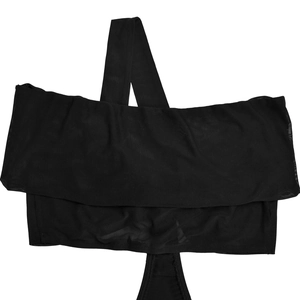 Detail eines schwarzen Body aus transparentem Mesh mit asymmetrischem Neckholder-Träger