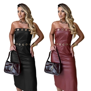 Abito a tubino da donna in pelle PU con spacco laterale e occhielli dorati nero e bordeaux