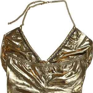 Detailansicht des sexy goldenen Metallic-Oberteils mit eleganter Goldkettchen-Träger