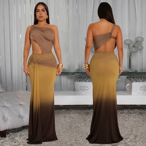 Vue avant et arrière d'une élégante robe sirène asymétrique dégradée or et marron foncé