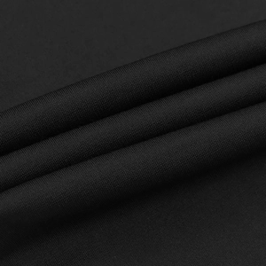 Vue macro de la texture du tissu noir finement tissé et des coutures de la combinaison