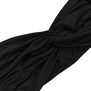 Détail en gros plan du tissu en maille noire avec un design de nœud central