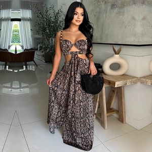 Ensemble deux pièces pour femme imprimé serpent avec crop top licou et jupe longue taille haute