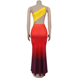 Détail de robe longue sexy à une épaule avec dos nu et dégradé de couleurs vives et audacieuses