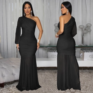 Elegant black one-shoulder evening dress with ruched details and a mermaid silhouette