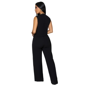 Vue arrière détaillée du haut sans manches noir et du pantalon large à taille haute