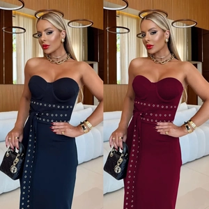 Στράπλες bodycon φόρεμα με χρυσά τρουκς και κορδόνια σε μαύρο και μπορντό χρώμα
