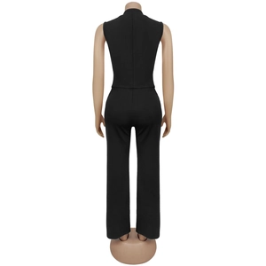 Vue arrière d'un ensemble deux pièces noir sans manches avec haut ajusté et pantalon