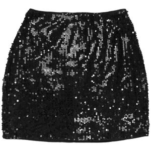 Détail d'une mini-jupe noire à paillettes à taille haute avec texture scintillante