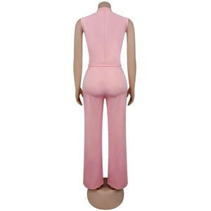 Vue arrière de l'ensemble rose deux pièces avec haut sans manches et pantalon large
