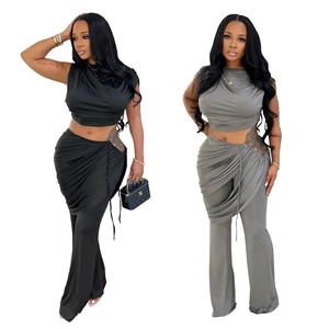 Women's 2-piece set with sleeveless crop top and ruched waist pants in grey and black