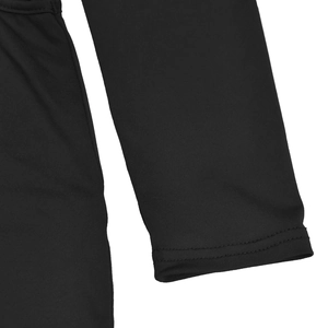 Detailansicht der schwarzen Strickkleid-Manschette mit hochwertiger Doppelnaht-Verarbeitung