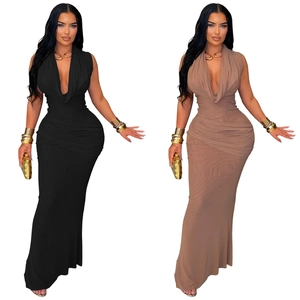 Robe longue froncée sans manches avec col en V pour femme en noir et marron clair