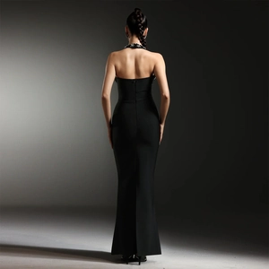 Elegante abito da sera nero senza schienale con scollo all'americana di paillettes