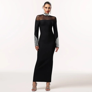 Robe longue noire élégante à manches longues avec col en tulle et détails en paillettes