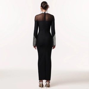 Robe longue noire moulante à manches longues avec col montant et sequins argentés